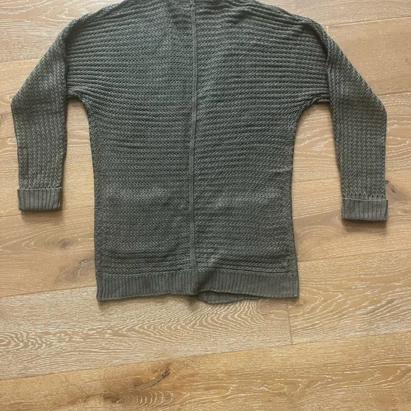 Pinque Analeigh Two Pocket Textured Cardigan - Picture 8 of 12